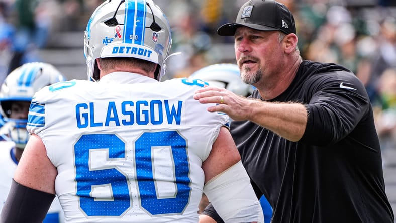 Dan Campbell shaking hands with Graham Glasgow during Lions warmups at Lambeau Field. Graham Glasgow Vikings.