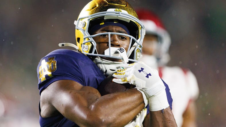 Jadarian Price returning a kickoff for a touchdown against USC. Jadarian Price Vikings