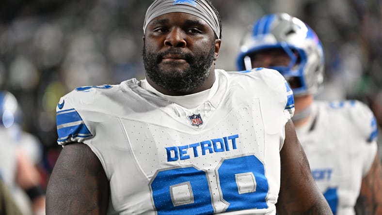 DJ Reader playing defensive tackle for the Lions against the Eagles in Philadelphia. DJ Reader Vikings.