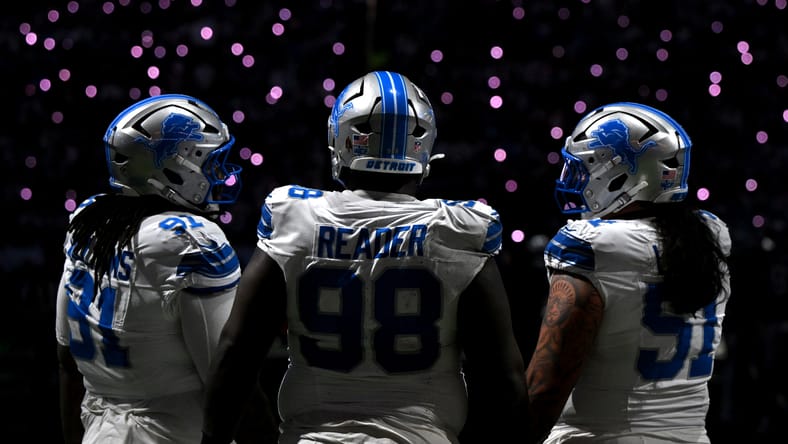 Lions defensive linemen talking during a timeout against the Cowboys. DJ Reader Vikings.