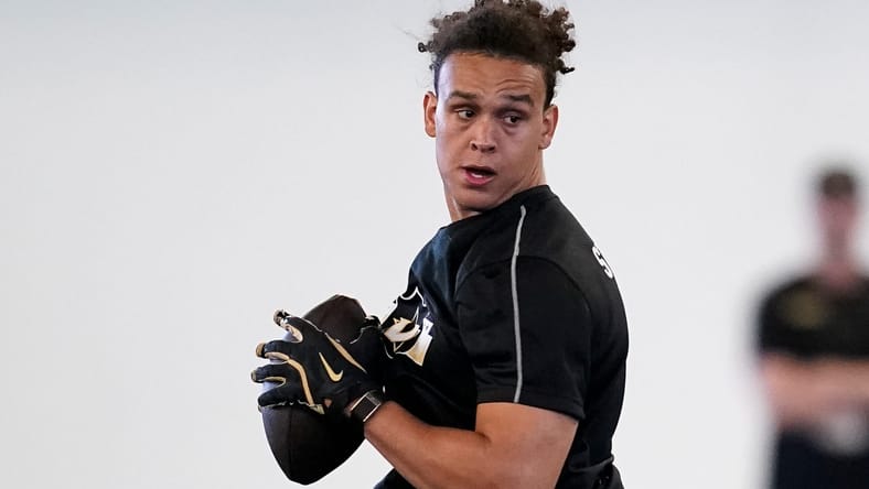 Vanderbilt TE Eli Stowers at practice in 2025