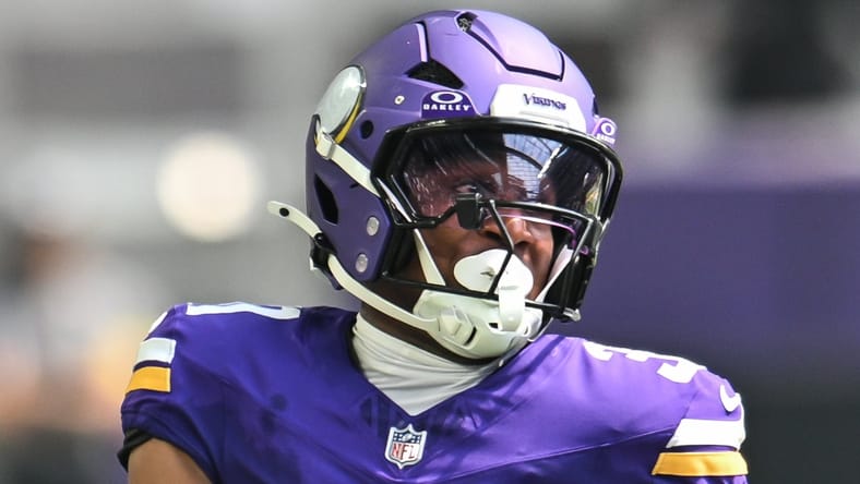 Myles Price returns a kickoff for the Vikings against the Patriots at U.S. Bank Stadium