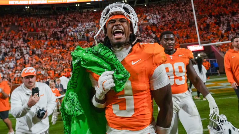 Volunteers CB Jermod McCoy in 2024