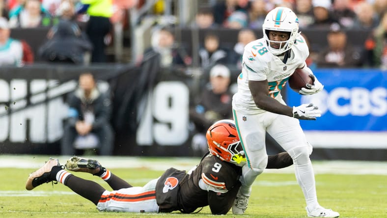 De'Von Achane being tackled low by Grant Delpit during a game in Cleveland. De'Von Achane Vikings.