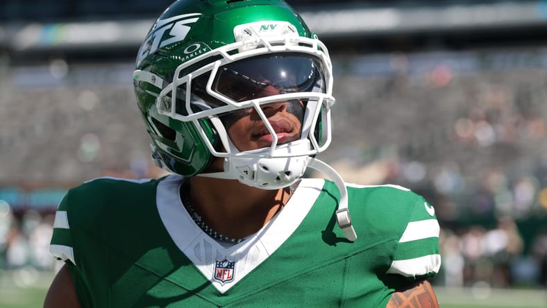 Braelon Allen warms up before a game against the Bills at MetLife Stadium. vikings rb trade targets
