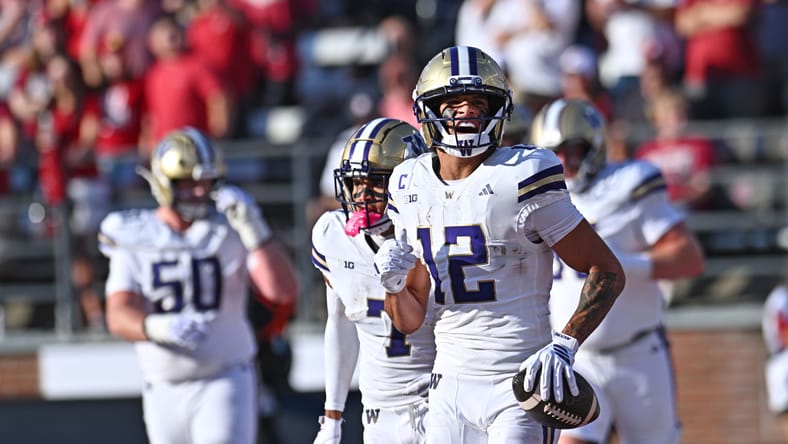 Denzel Boston celebrates a touchdown during the Apple Cup against Washington State. Denzel Boston Vikings