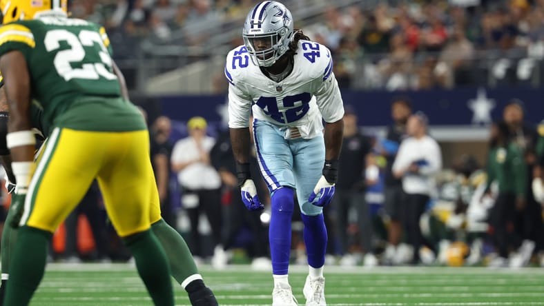 Jadeveon Clowney looks on during a Cowboys game against the Packers at AT&T Stadium. Jadeveon Clowney Vikings