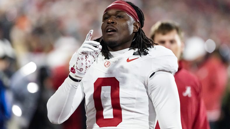 Deontae Lawson lines up during a CFP playoff game against Oklahoma. Vikings linebacker draft need.