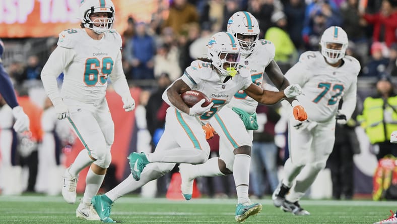 Jaylen Wright runs the ball during a game against the Patriots at Gillette Stadium. vikings rb trade targets