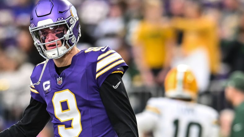 Vikings QB J.J. McCarthy chats with a ref against the Packers in Week 18 of 2025