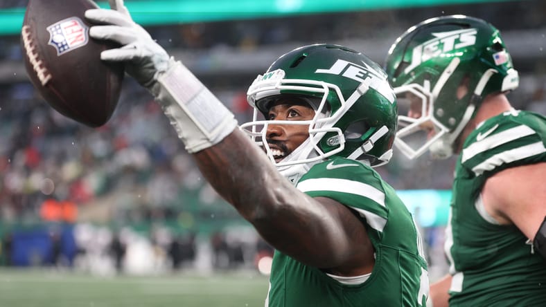 Tyrod Taylor reacts after a touchdown during a Jets game at MetLife Stadium. Packers sign Tyrod Taylor.