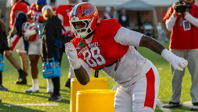 Caleb Banks participates in a defensive line drill during Senior Bowl practice in Mobile, Alabama. Caleb Banks injury
