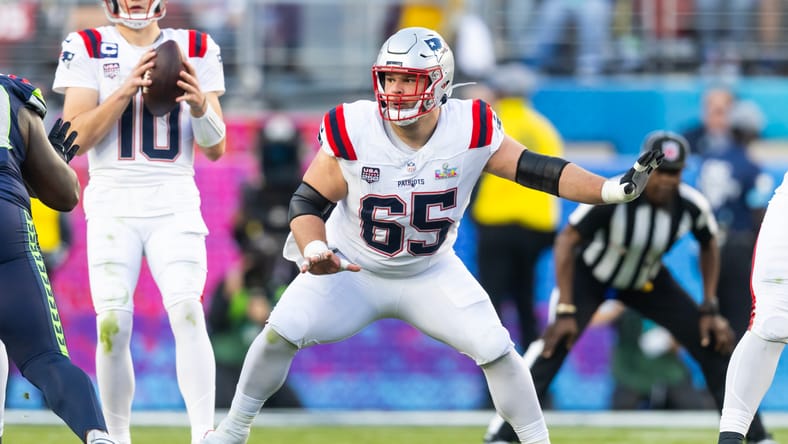 Garrett Bradbury blocks for Drake Maye during Super Bowl LX between the Patriots and Seahawks.
