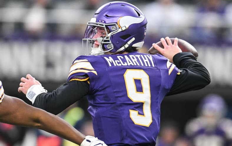 J.J. McCarthy throws a pass against the Packers at U.S. Bank Stadium.