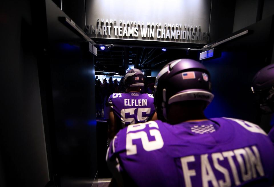 Minnesota Vikings get bad news regarding guard Nick Easton