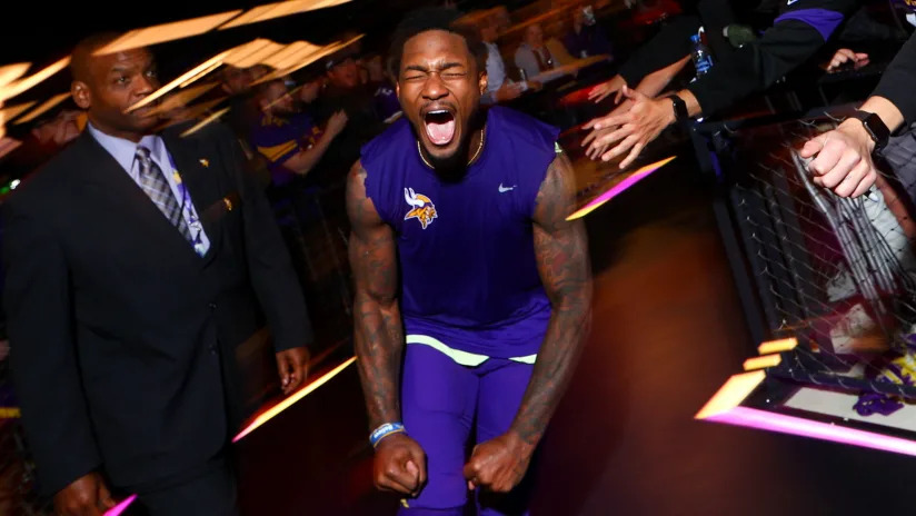 MN Vikings wide receiver Diggs acts strange on Twitter, Instagram