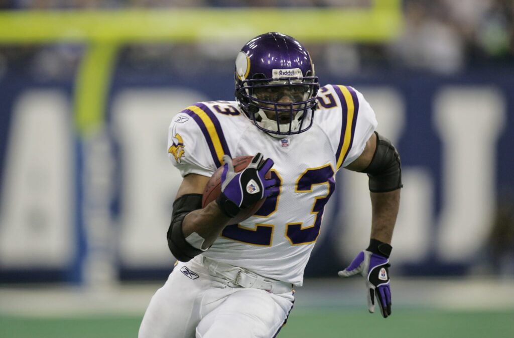 Should the Vikings rep their throwbacks sometime soon? (made by