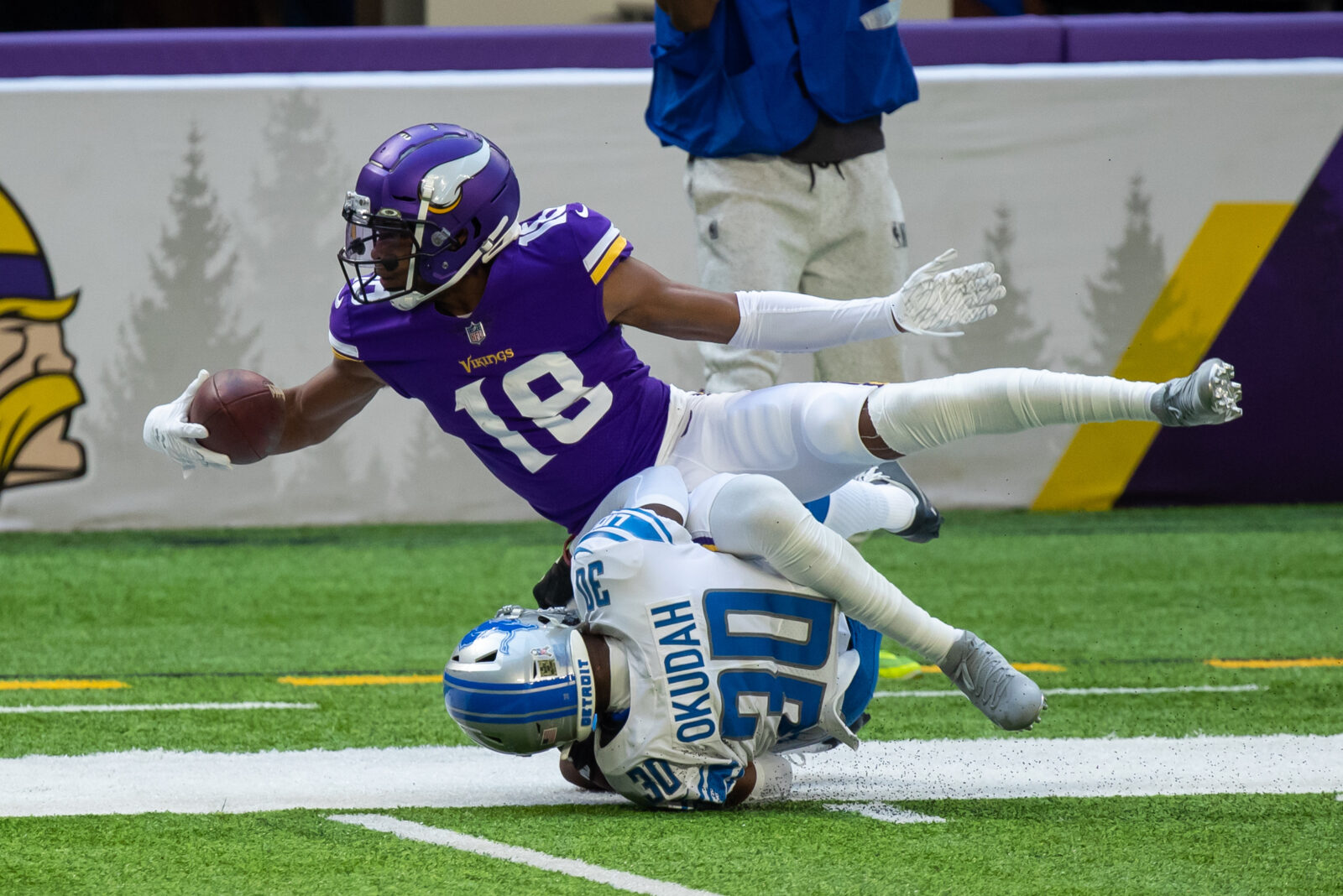 Vikings' Justin Jefferson breaks Randy Moss, Anquan Boldin receiving  records 