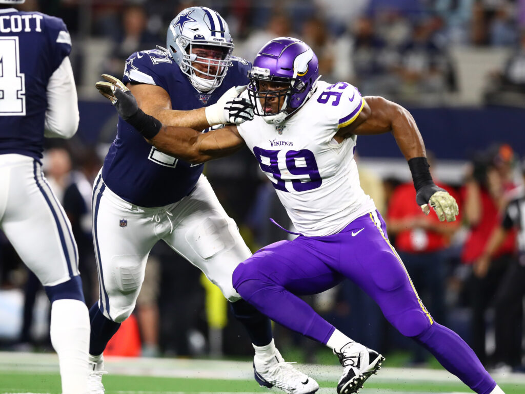 Minnesota Vikings linebacker Danielle Hunter warms up on the practice field  during NFL football training camp Monday, July 31, 2023, in Eagan, Minn.  (AP Photo/Craig Lassig Stock Photo - Alamy