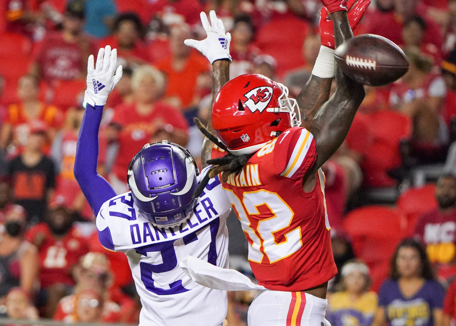 Kansas City Chiefs trade for Minnesota Vikings cornerback Mike Hughes