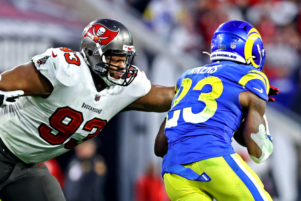 Ndamukong Suh heads to Bucs after one-year stint in L.A. 