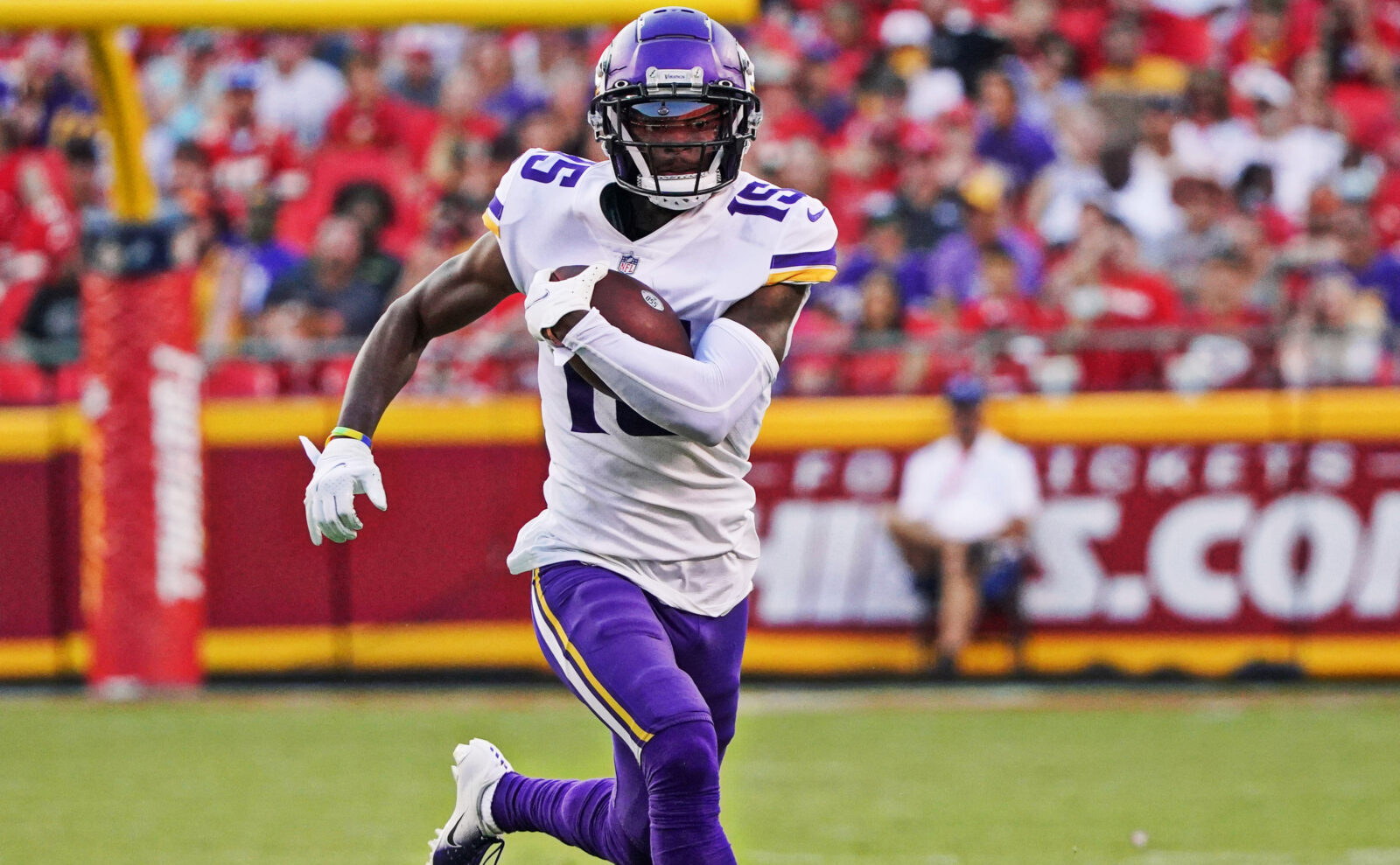 Vikings receiver Ihmir Smith-Marsette impressing at training camp