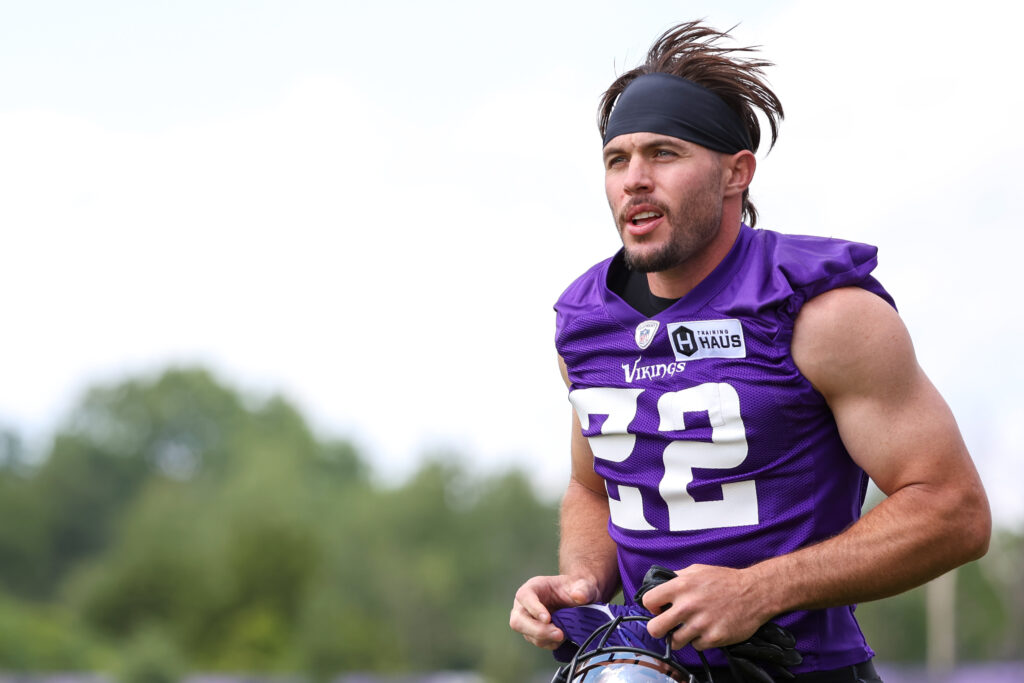 Only 2 Elder Statesmen Remain on Vikings Roster after Barr to DAL
