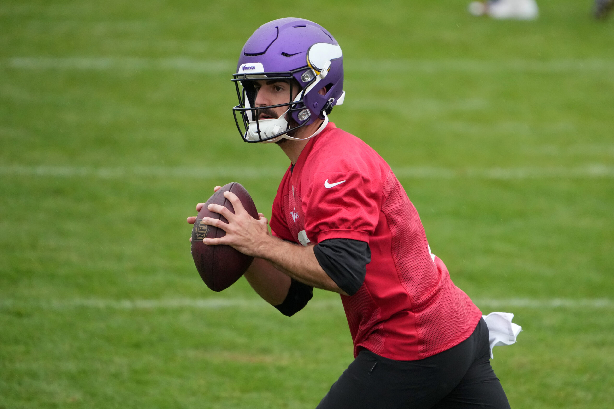 Vikings Re-Sign Backup Quarterback Nick Mullens 