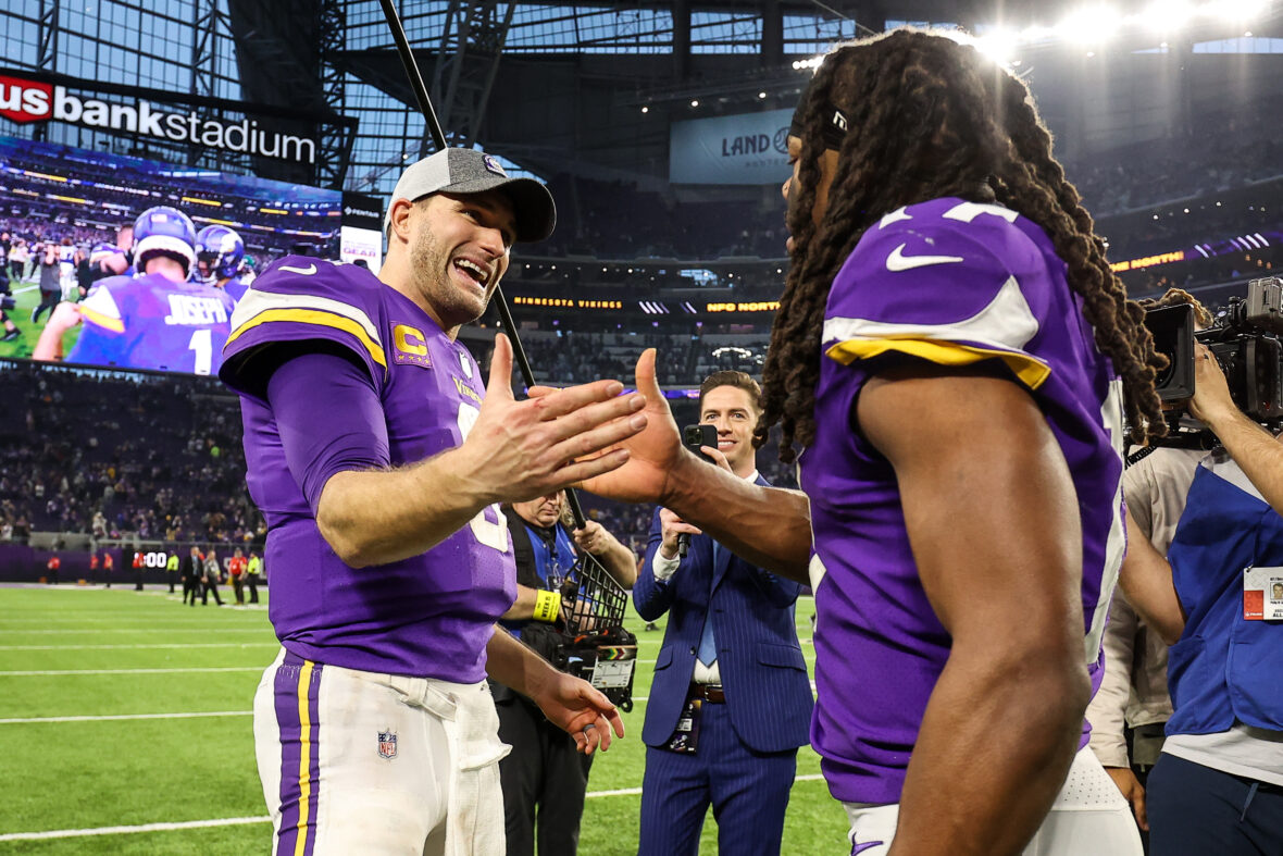 VIKINGS COMPLETE BIGGEST COMEBACK IN NFL HISTORY AND BEAT THE COLTS AFTER  TRAILING 33-0 