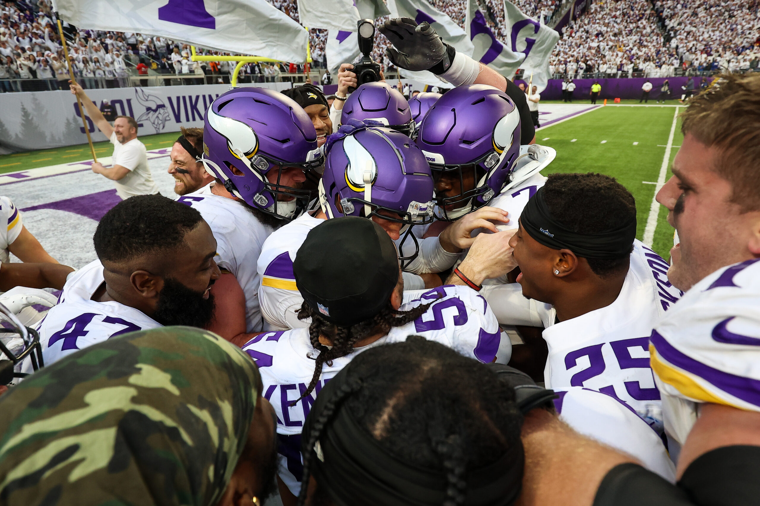 Vikings' Greg Joseph drills walk-off 61-yard field goal to beat Giants