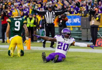 Minnesota Vikings fullback C.J. Ham (30) runs from Indianapolis Colts  inside linebacker Bobby Okereke (58) during