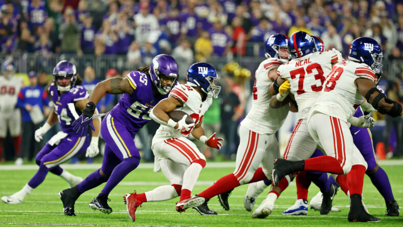 WATCH: Za'Darius Smith gets his first sack as a Minnesota Viking