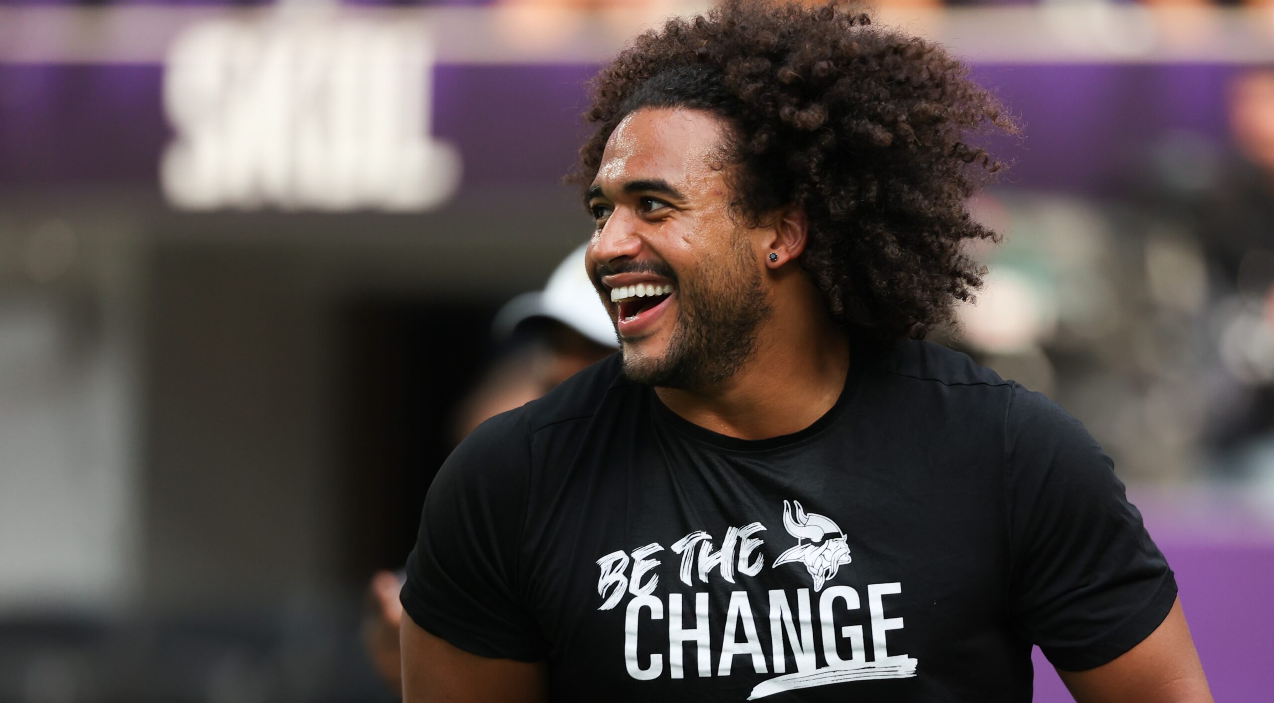 Los Angeles Chargers Sign All-Pro Linebacker Eric Kendricks