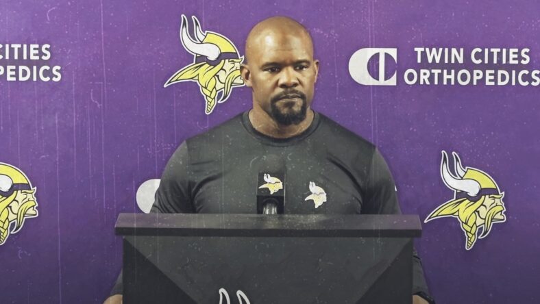 Vikings to hire Brian Flores as DC