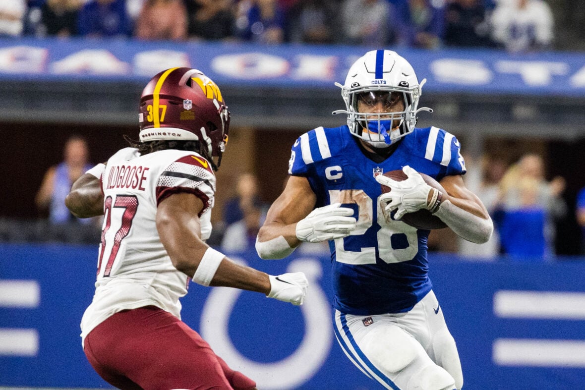 NFL rumors: Colts massive Jonathan Taylor bluff hours away from