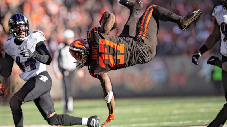 kareem hunt browns jersey