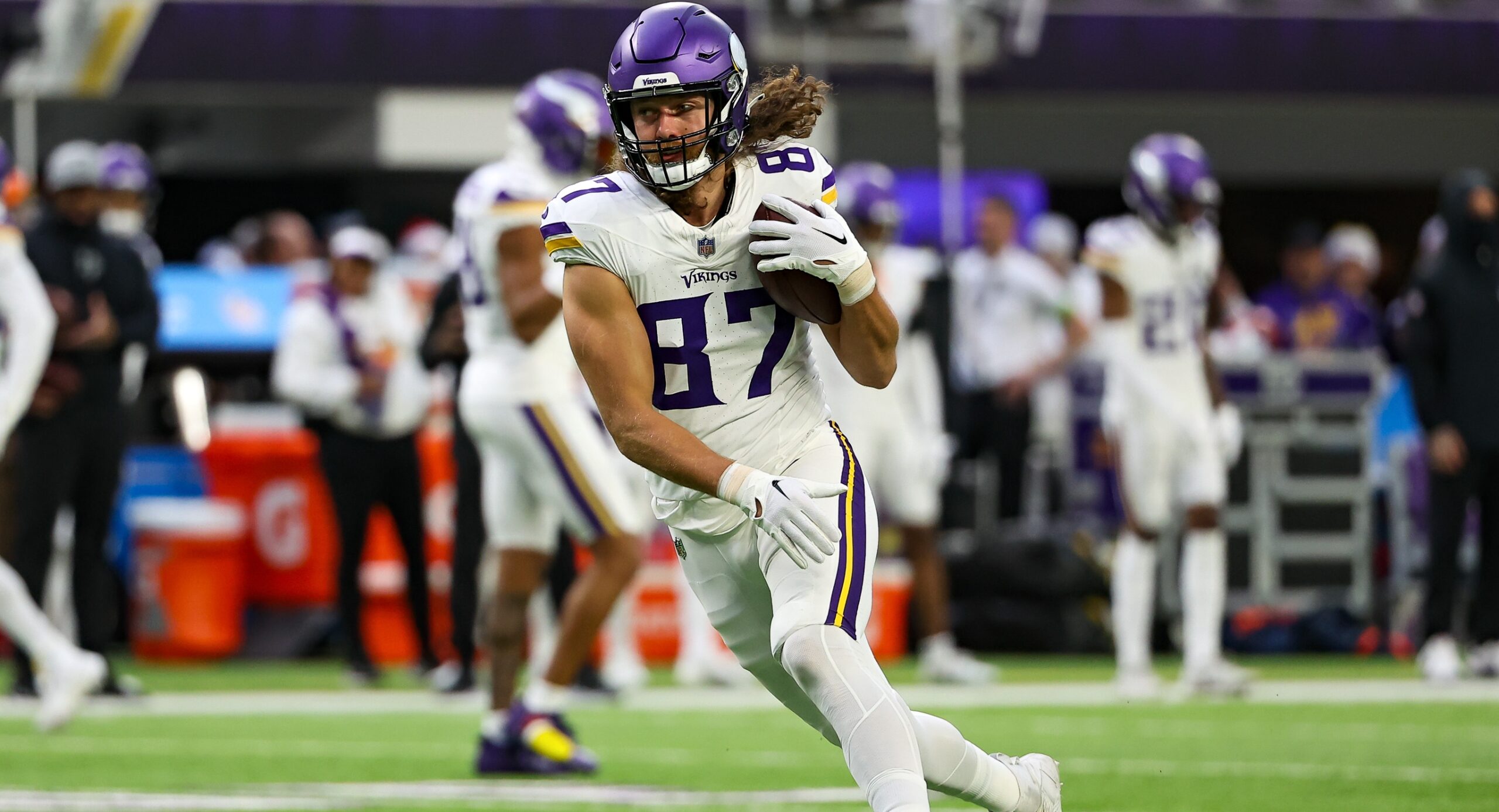 Sorting Out the T.J. Hockenson Bust Talk for Vikings, the Exiled Starter, and Soldier Field