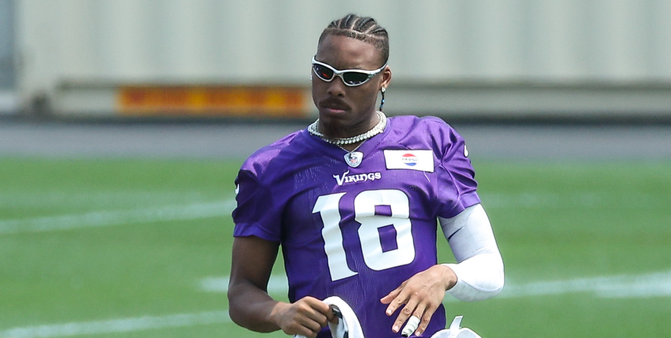 A Look at Where Vikings’ Contracts Rank among Other NFL Stars: Offense thumbnail