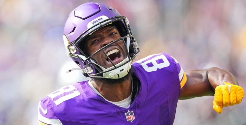 Lucky Jackson celebrates special teams tackle vs. Raiders at U.S. Bank Stadium.
