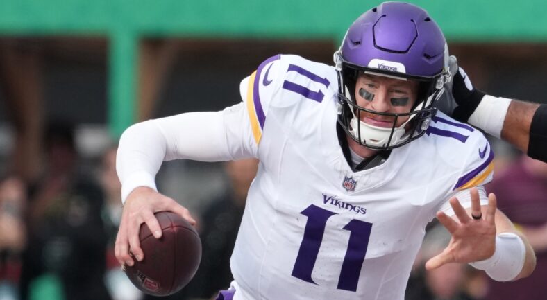 Vikings QB Carson Wentz in Week 4 against the Pittsburgh Steelers