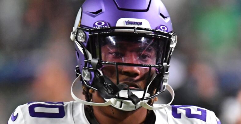 Jay Ward settles into coverage against the Eagles in Philadelphia.