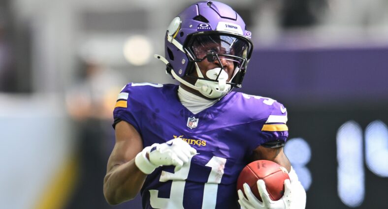 Myles Price returns kickoff vs. Patriots in preseason game.