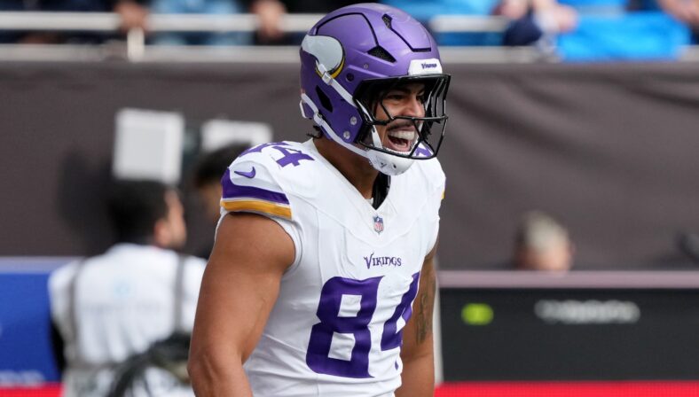Minnesota Vikings TE Josh Oliver in a win over the Browns in London. 2025.