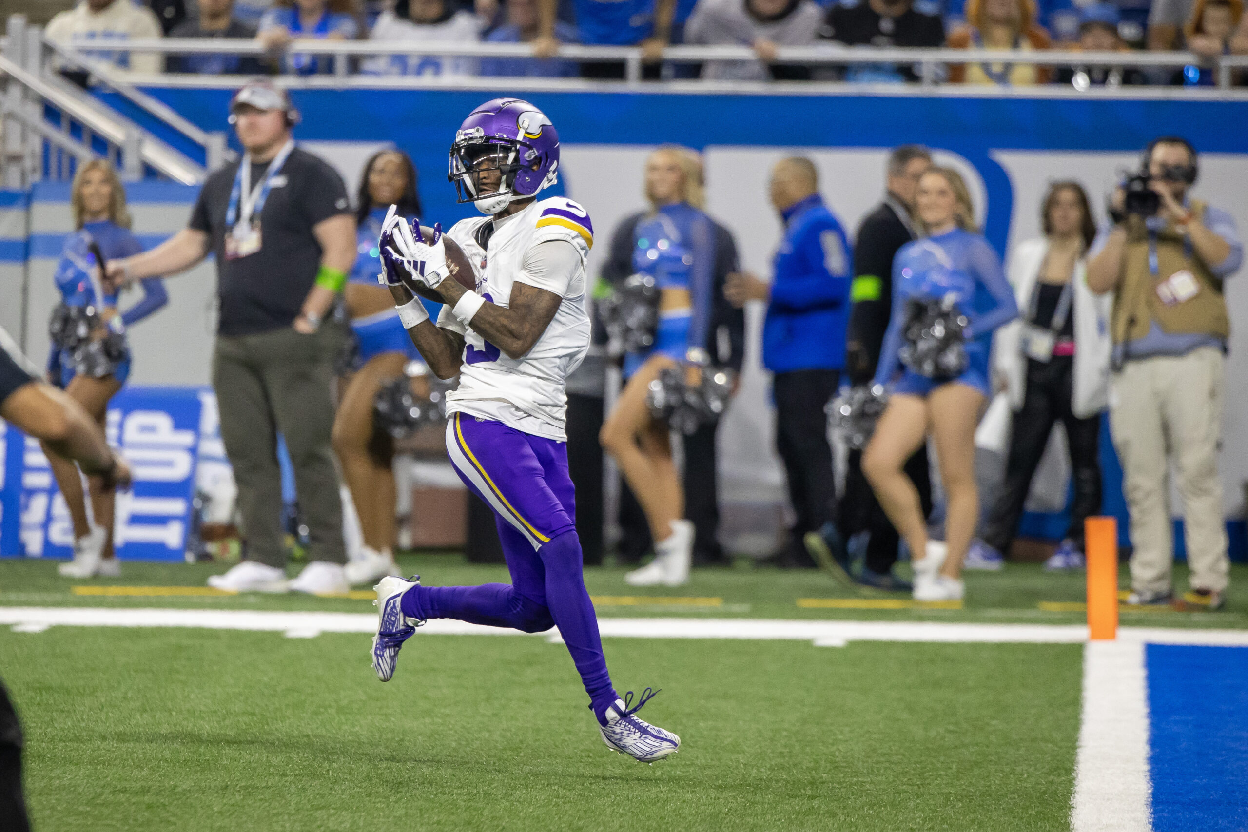 3 Bold Predictions Ahead of Vikings at Lions thumbnail