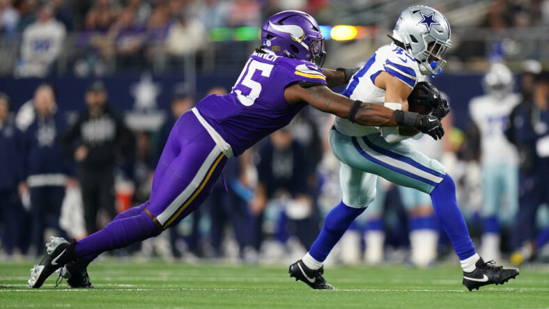 Cowboys running back Malik Davis runs against Vikings linebacker Dallas Turner during a game at AT&T Stadium.